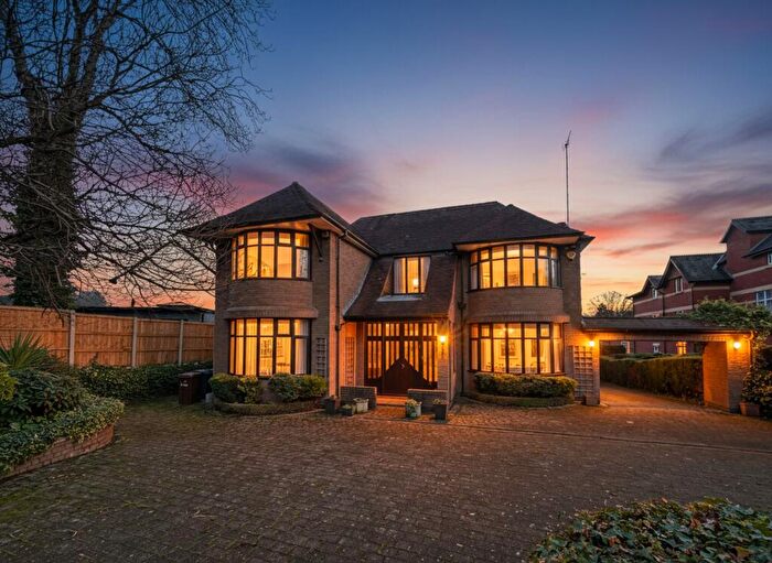 4 Bedroom Detached House For Sale In Sedgley Park Road, Prestwich, M25