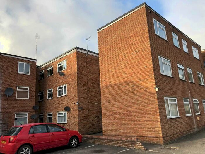 1 Bedroom Flat To Rent In Settler House, South Street, OX16