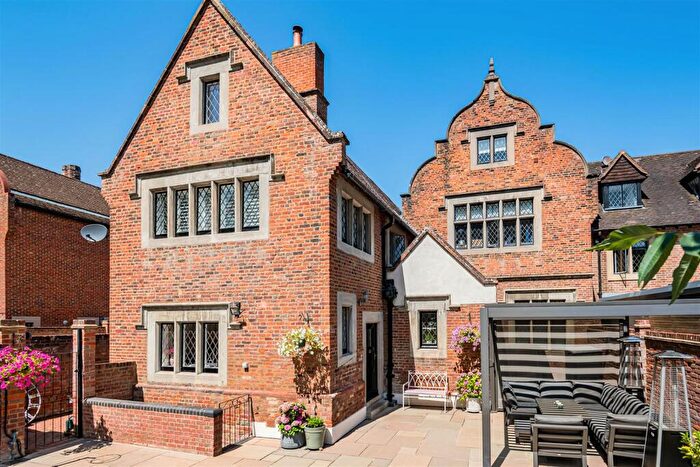 4 Bedroom Country House For Sale In St Marys Lane, Hertingfordbury, SG14