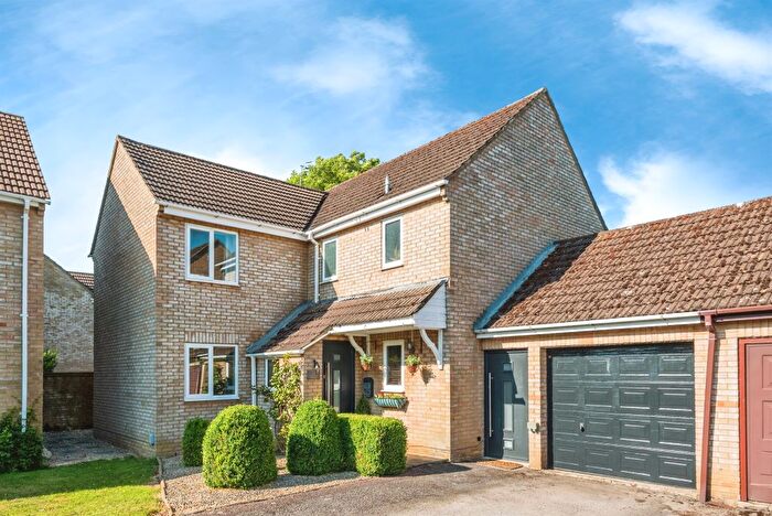 4 Bedroom Link Detached House For Sale In The Maples, Carterton, OX18