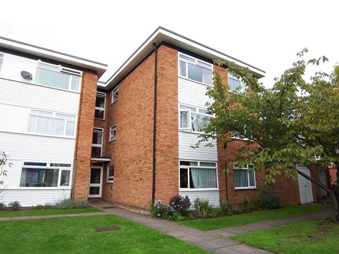 2 Bedroom Flat To Rent In Coppers Mead, Sycamore Grove, New Malden, KT3