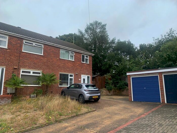 3 Bedroom Semi-Detached House To Rent In Laurelhayes, Ipswich, IP2