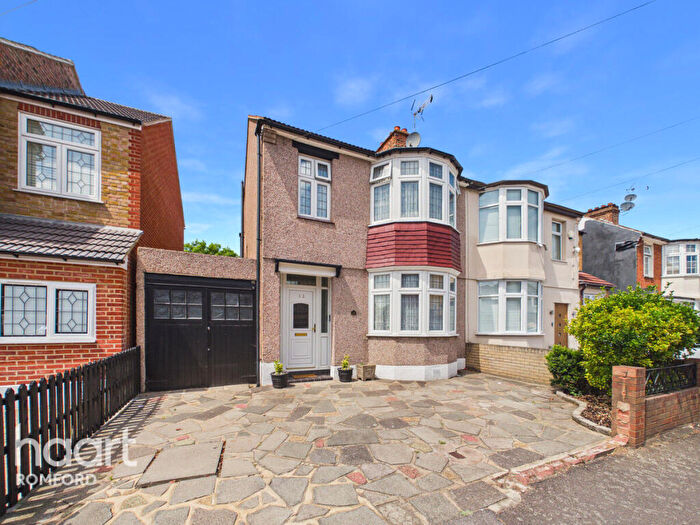 3 Bedroom Semi-Detached House For Sale In Lonsdale Avenue, Romford, RM7