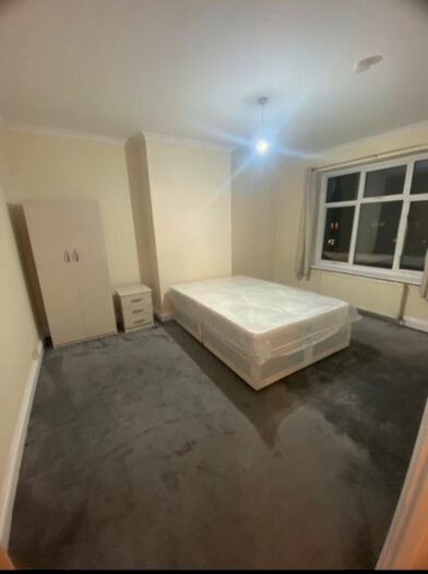2 Bedroom Flat To Rent In Cranbrook Road, Ilford, Essex, IG2