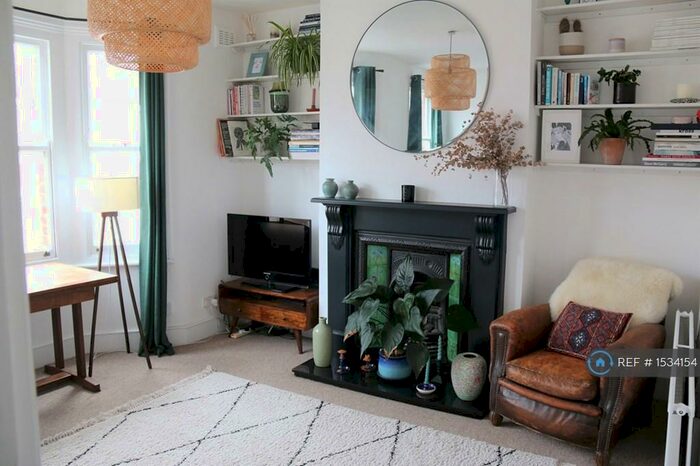 2 Bedroom Flat To Rent In Peckham Rye, London, SE15