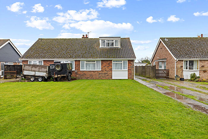 3 Bedroom Bungalow For Sale In Abbottsbury, Pagham, Bognor Regis, West Sussex, PO21