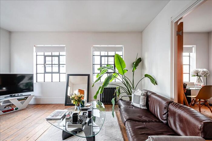 2 Bedroom Apartment For Sale In Hoxton Square, London, N1