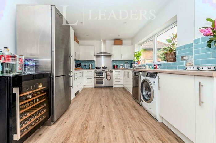 3 Bedroom Detached House To Rent In Beaumont Avenue, AL1