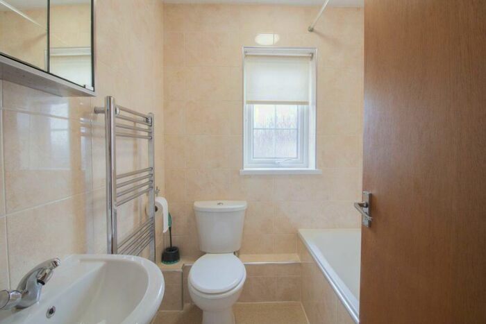 2 Bedroom Flat To Rent In Beaumaris Way, Grove Park, Blackwood, NP12
