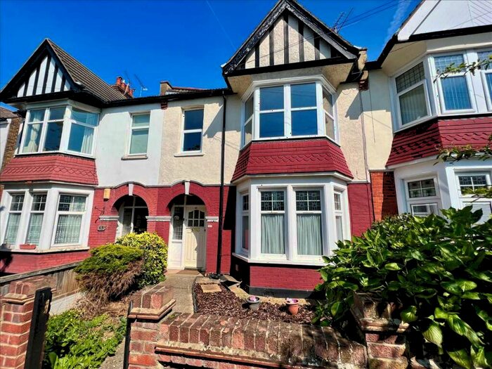 1 Bedroom Apartment To Rent In St Georges Park Avenue, Westcliff On Sea, SS0