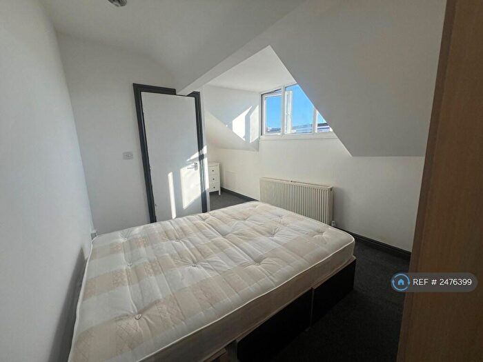 2 Bedroom Terraced House To Rent In Harold Mount, Leeds, LS6