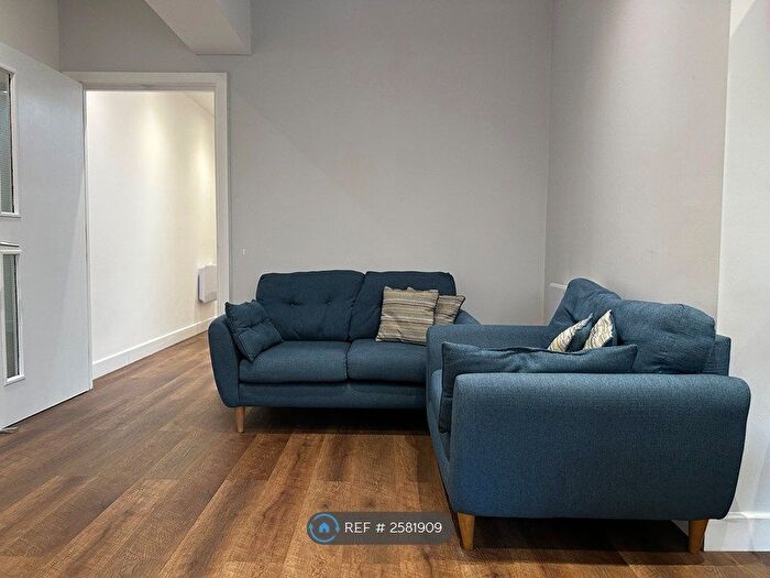 2 Bedroom Flat To Rent In Hanover Square, Leeds, LS3