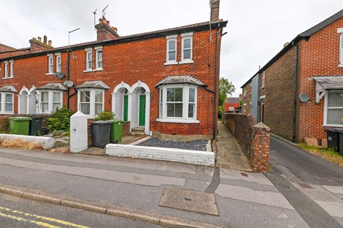 2 Bedroom Terraced House To Rent In Station Road, Petersfield, GU32