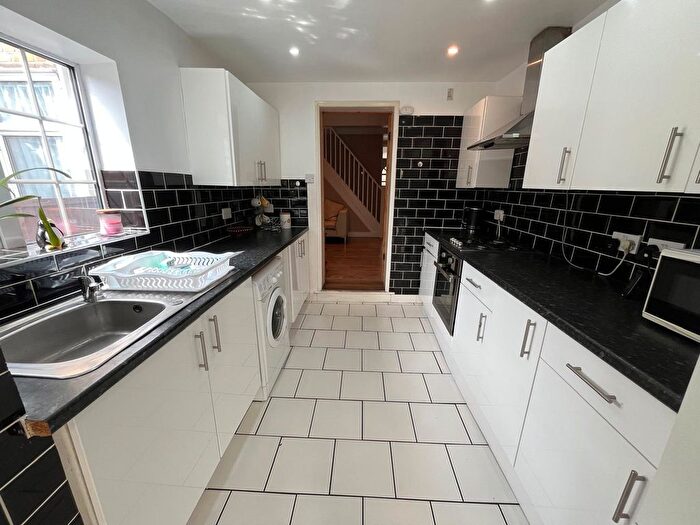3 Bedroom Property To Rent In Hollybush Street, London, E13