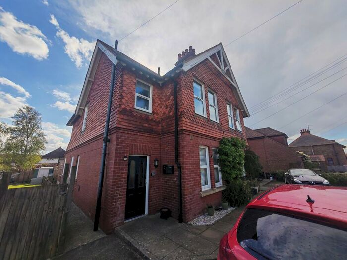 2 Bedroom Flat To Rent In Hellingly, BN27