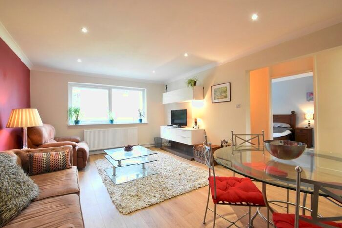 2 Bedroom Flat To Rent In Layton Court, Weybridge, KT13
