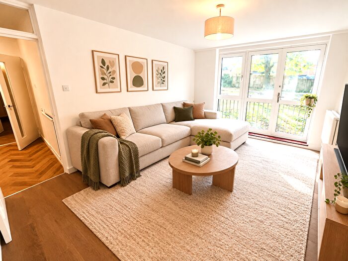 2 Bedroom Flat To Rent In Flat, Dorset Court, Copley Close, London, W7