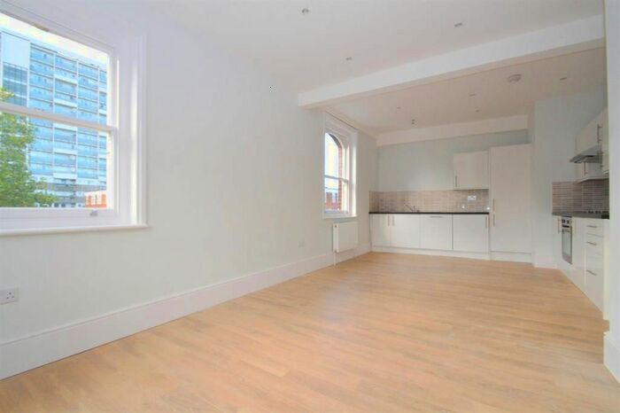 3 Bedroom Maisonette To Rent In Hackney Road, Hackney, E2