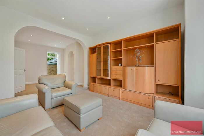 3 Bedroom Property To Rent In Sedgeford Road, Shepherds Bush, W12