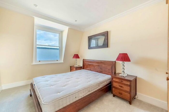 3 Bedroom Flat To Rent In Elvaston Place, South Kensington, London, SW7