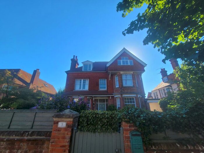 3 Bedroom Maisonette To Rent In Milnthorpe Road, Eastbourne, BN20