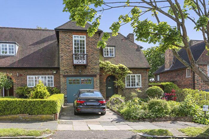 4 Bedroom Semi-Detached House To Rent In Brim Hill, Hampstead Garden Suburb, N2
