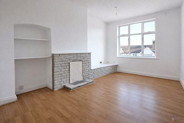 2 Bedroom Maisonette To Rent In New North Road, Hainault, IG6