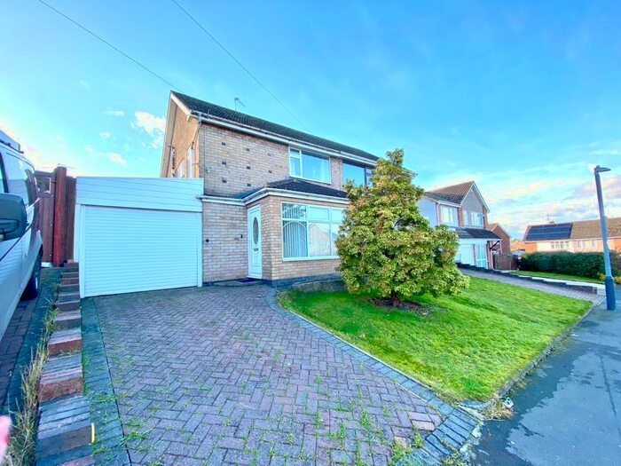 3 Bedroom Semi-Detached House To Rent In Cotswold Crescent, Nuneaton, Warwickshire CV10