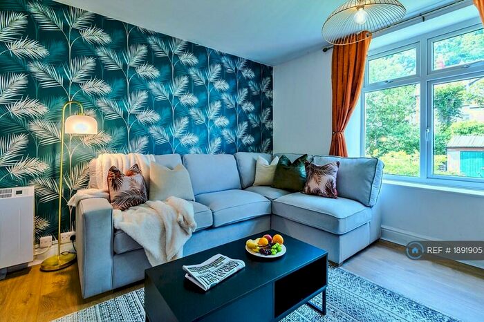 2 Bedroom Flat To Rent In The Anchorage, Llandudno, LL30