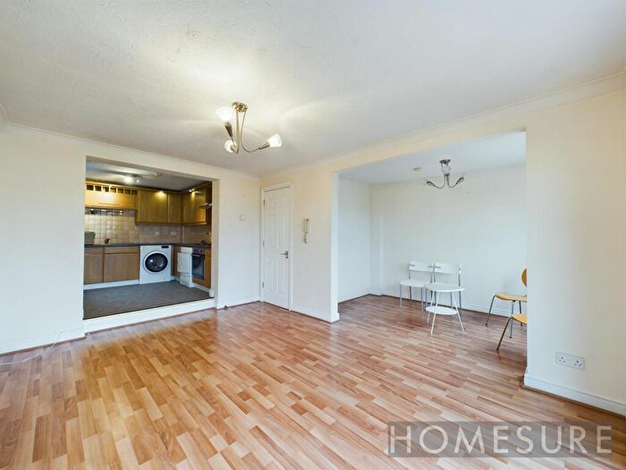 2 Bedroom Apartment For Sale In South Ferry Quay, Liverpool, L3