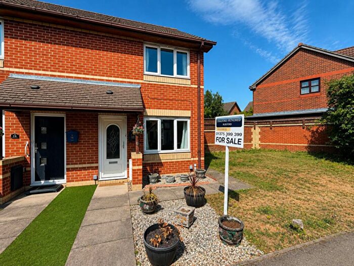 2 Bedroom End Of Terrace House For Sale In Camden Road, Chafford Hundred, RM16
