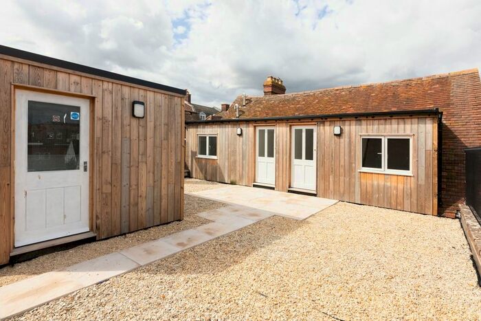 1 Bedroom Flat To Rent In Market Place, Wantage, OX12