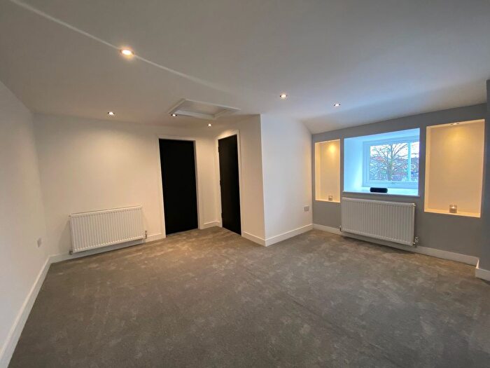 1 Bedroom Flat To Rent In Chatsworth Road, Chesterfield, S40