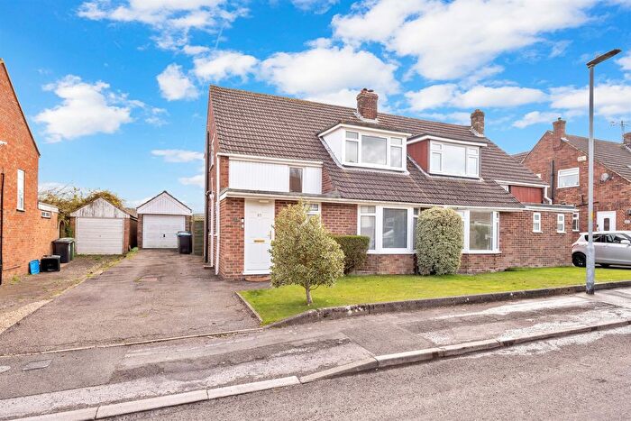 3 Bedroom Semi Detached House For Sale In Mill View Road, Tring, HP23