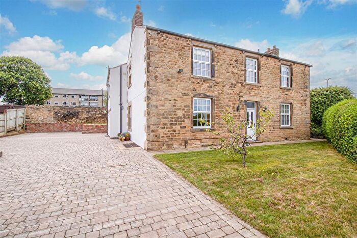 4 Bedroom Detached House For Sale In Frank Lane, Dewsbury, WF12