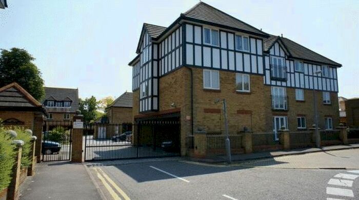 2 Bedroom Flat To Rent In Barnstaple Road, Southend-On-Sea, SS1