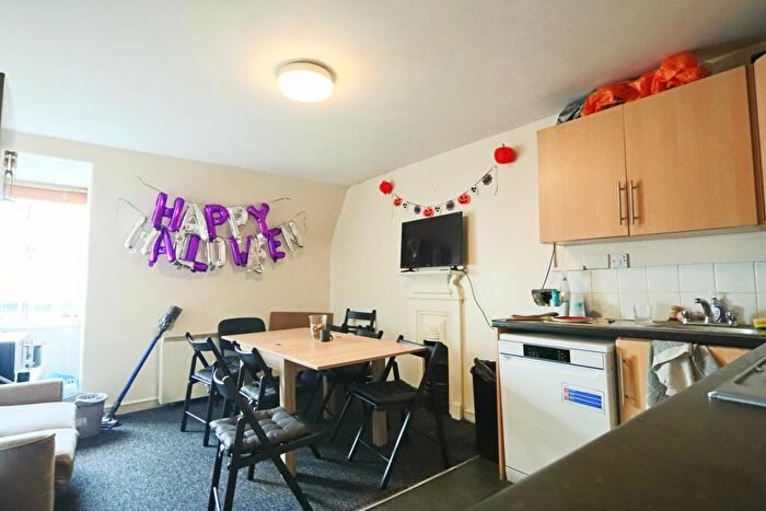 7 Bedroom Flat To Rent In Berkeley Square, Bristol, BS8 - Photo 2