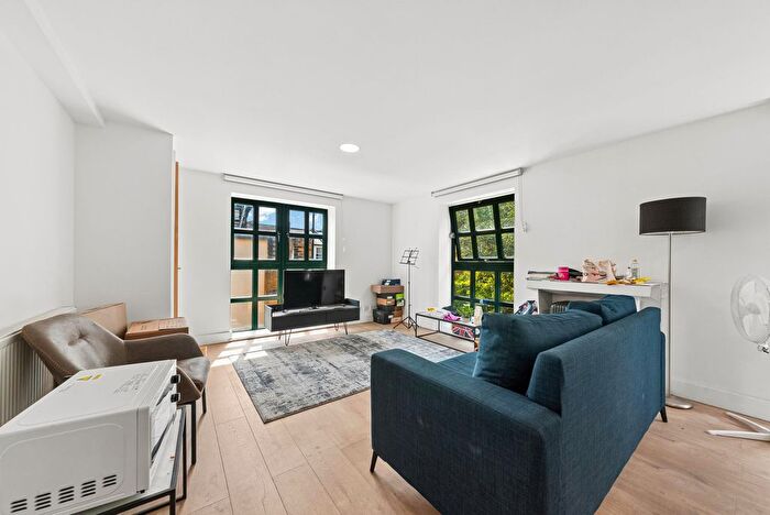 2 Bedroom Flat For Sale In Concordia Wharf, Cold Harbour, London, E14