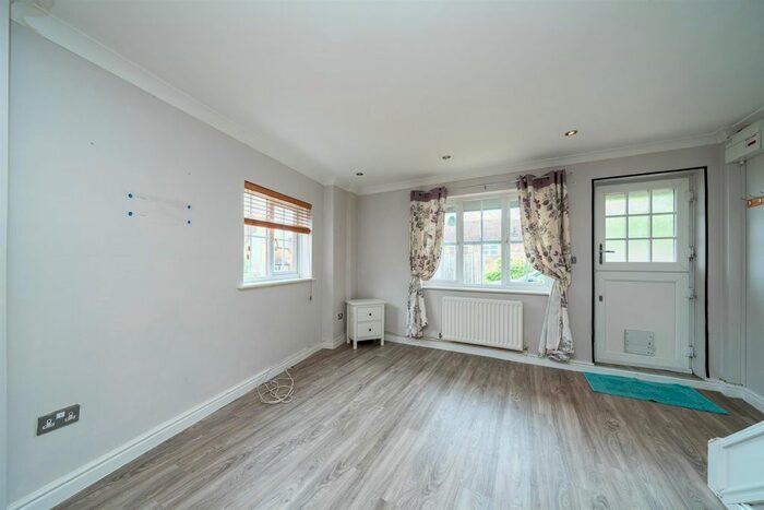 2 Bedroom End Of Terrace House For Sale In Mulberry Court, High Street, Old Town, Hemel Hempstead, Hertfordshire, HP1