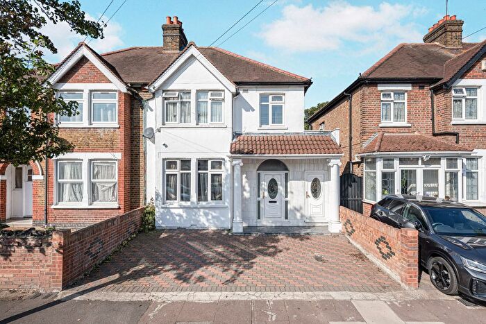 3 Bedroom Semi-Detached House For Sale In Norwood Gardens, Southall, UB2
