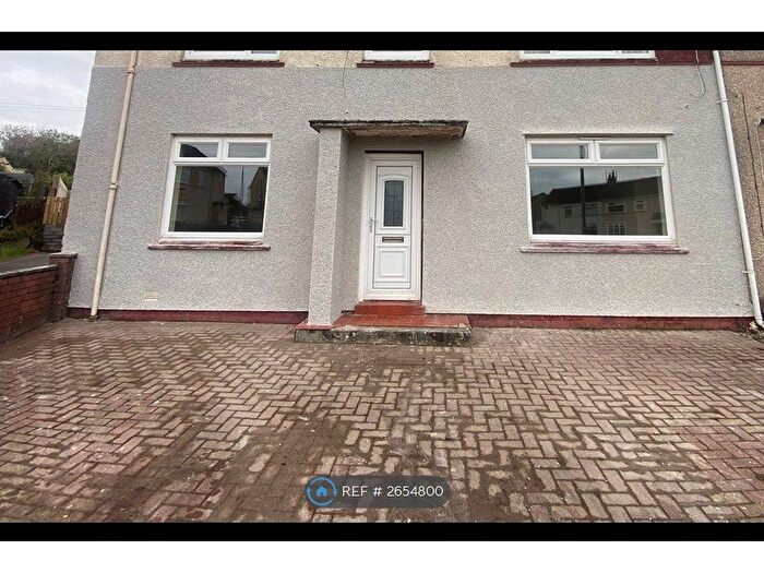 2 Bedroom Flat To Rent In Thornhill Place, Kilmarnock, KA1