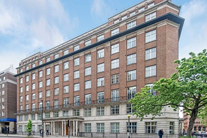 3 Bedroom Flat To Rent In Russell Square, Bloomsbury, WC1B