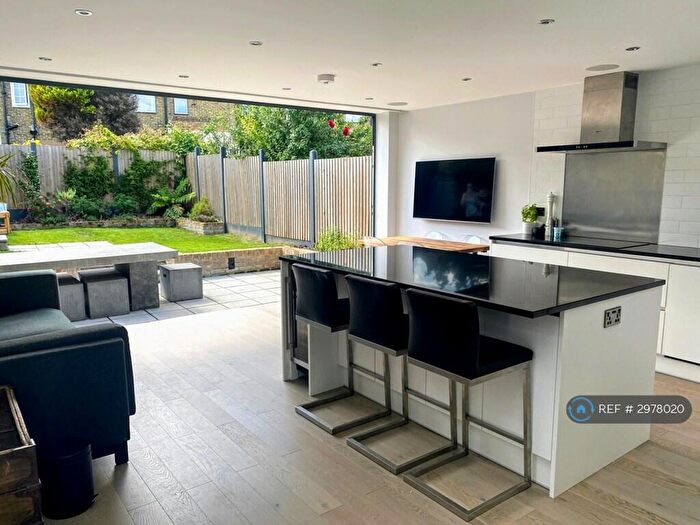 3 Bedroom Terraced House To Rent In Ivorydown, Bromley, BR1