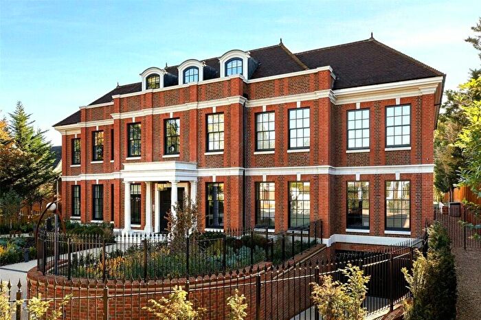 2 Bedroom Penthouse For Sale In Beech Hill, Barnet, EN4