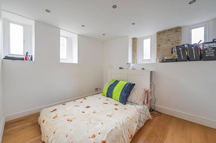 1 Bedroom Flat To Rent In St Leonards Road, Poplar, London, E14