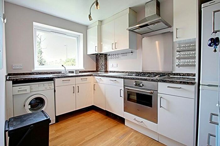 2 Bedroom Apartment To Rent In Gallus Close, London, Greater London, N21