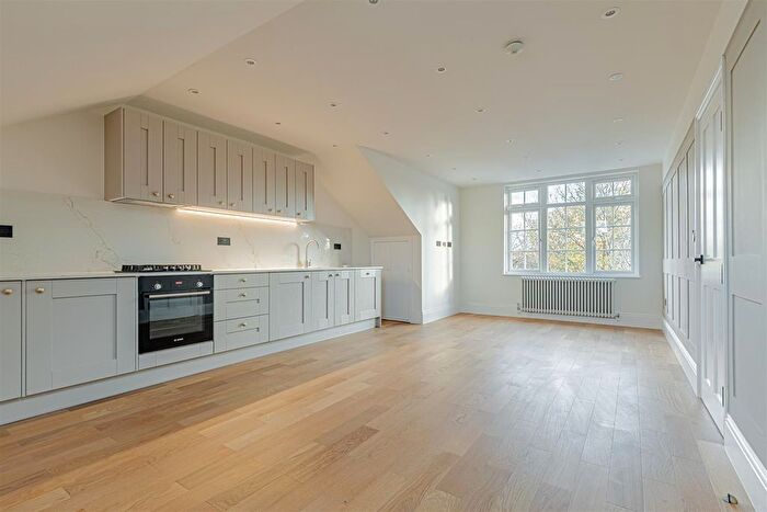 1 Bedroom Flat For Sale In Lordship Park, London, N16