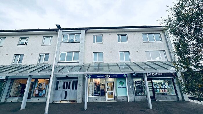 3 Bedroom Flat To Rent In Tron Court, Tullibody, Alloa, FK10