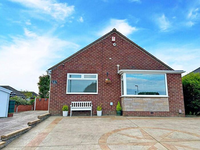 2 Bedroom Bungalow For Sale In Clevelands Close, High Crompton, Shaw, OL2