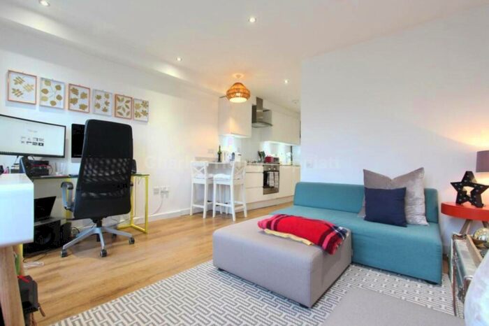 1 Bedroom Apartment To Rent In Bayham Street, Camden Town, NW1